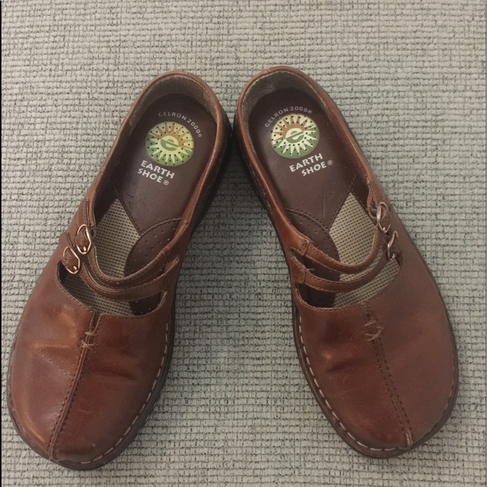 Women’s Size 6 1/2 Leather Manmade Earth Shoes
